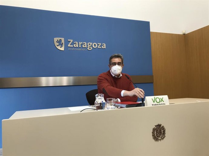 El portavoz del grupo municipal de VOX en el Ayuntamiento de Zaragoza, Julio Calvo