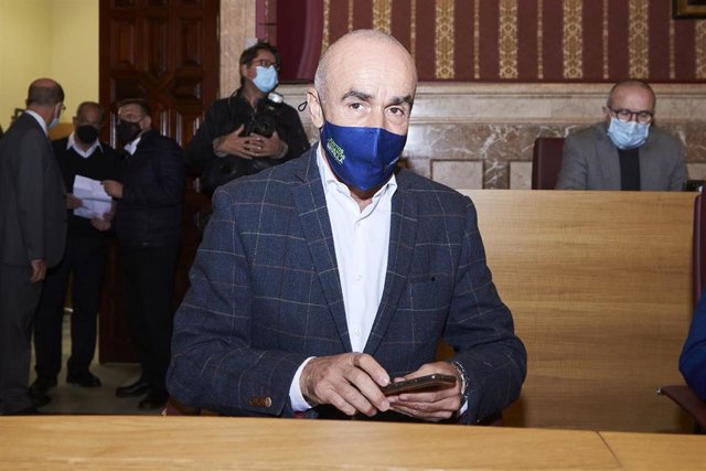 Archivo - El Teniente de Alcalde del Ayuntamiento, Antonio Muñoz, posa durante la entrega del VII Premio contra el Terrorismo Alberto Jiménez-Becerril a 15 de noviembre de 2021 en el Ayuntamiento en Sevilla (Andalucía, España)