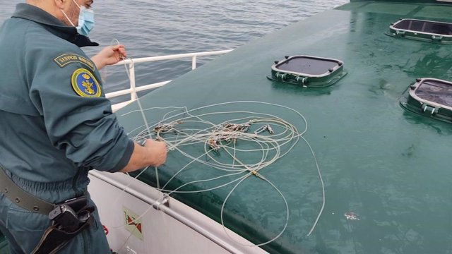Palangre Ilegal De 150 Metros De Longitud Intervenido En EA Para La Pesca De Tiburones.