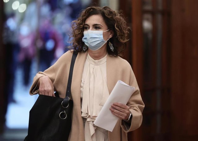 La ministra de Hacienda, Maria Jesús Montero, a su llegada a su llegada a una sesión plenaria en el Congreso de los Diputados en una imagen de archivo