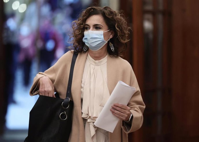 La ministra de Hacienda, Maria Jesús Montero, a su llegada a su llegada a una sesión plenaria en el Congreso de los Diputados en una imagen de archivo