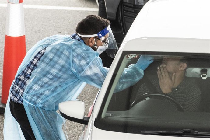 Archivo - Realización de test en una calle de Sídney.