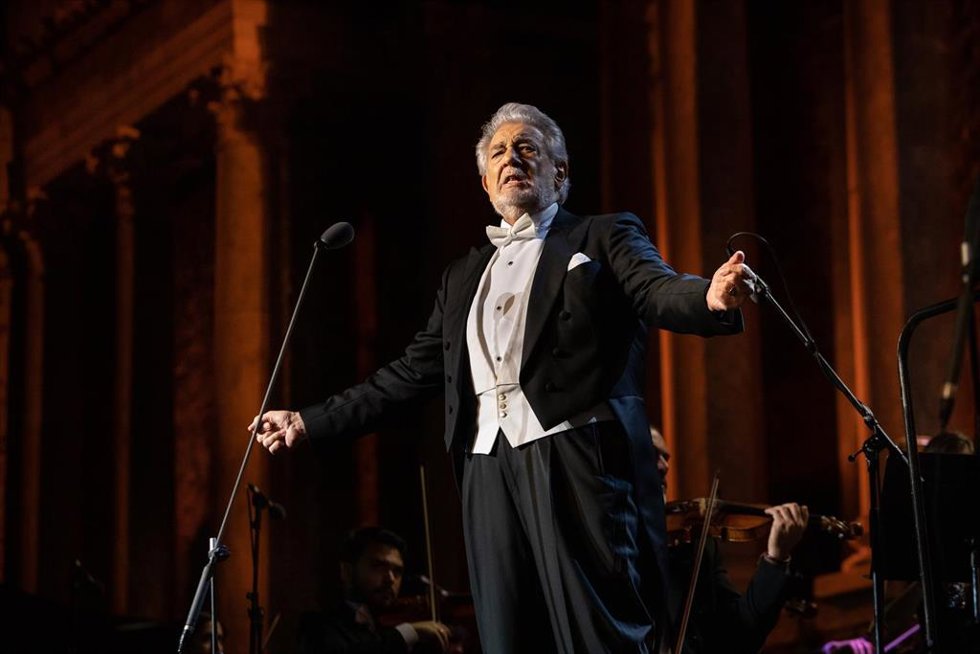 Archivo - El tenor Plácido Domingo, durante un concierto en el marco del Stone & Music Festival, en el Teatro Romano de Mérida, a 25 de septiembre de 2021, en Mérida, Extremadura (España).