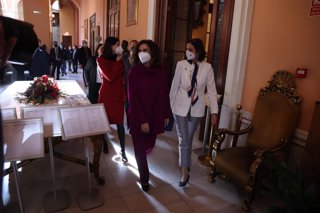 La ministra María Jesús Montero a su llegada al Ayuntamiento de Sevilla para la investidura de Antonio Muñoz