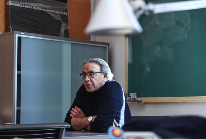 Archivo - El portavoz del PSPV en les Corts Valencianes, Manolo Mata, durante una entrevista con Europa Press, a 25 de noviembre de 2021, en Valencia, Comunidad Valenciana (España).