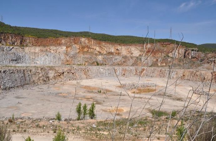 Archivo - Estado actual de la cantera de calizas Peña El Rego en Carucedo.