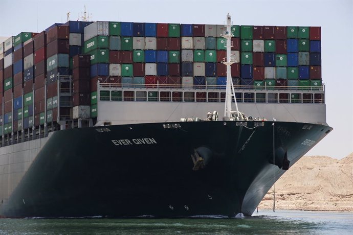 Archivo - 07 July 2021, Egypt, Ismailia: The Panama-flagged 'Ever Given' container ship sails through Suez Canal. The massive Ever Given container ship, which blocked the Suez Canal and disrupted global trade earlier this year, has started sailing from 