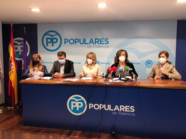 Presentación en Palencia de la Ponencia 'Castilla y León Protege' de cara al XIV Congreso Autonómico de la formación.