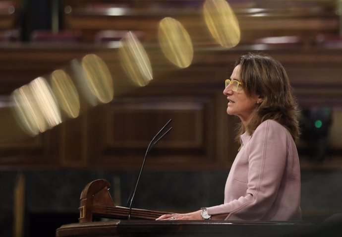 La vicepresidenta y ministra para la Transición Ecológica y el Reto Demográfico, Teresa Ribera, interviene en el pleno en el Congreso de los Diputados