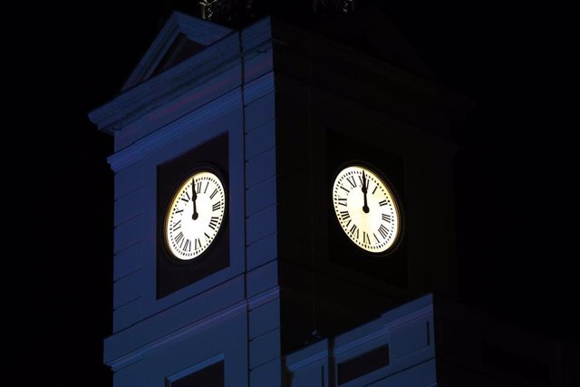 El Reloj de la Puerta del Sol a las 00.00, en las Campanadas de Nochevieja, en la Puerta del Sol, a 31 de diciembre de 2021, en Madrid, (España).