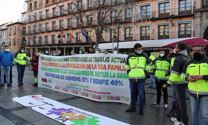 Los trabajadores de Nertus se concentran en Toledo para protestar por el cambio en sus condiciones laborales