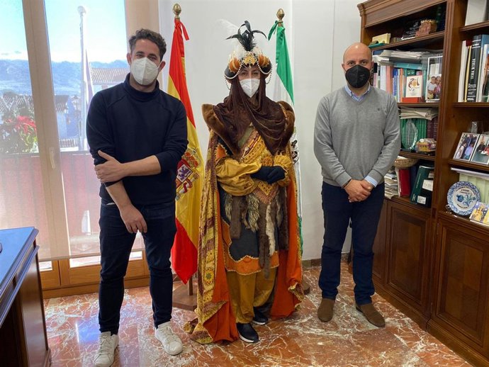 Acto simbólico de entrega del pasaporte Covid a los Reyes Magos en Otura