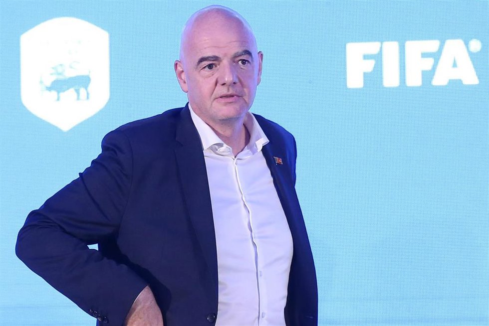 Archivo - El presidente de la FIFA, Gianni Infantino, durante una rueda de prensa