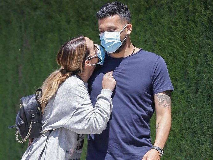 Archivo - Tamara Gorro y Ezequiel Garay pasean, a 04 de mayo de 2021, en Madrid (España)