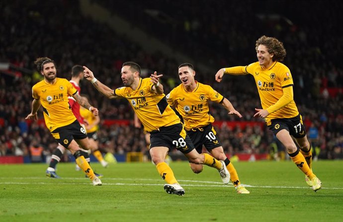 03 January 2022, United Kingdom, Manchester: Wolverhampton Wanderers' Joao Moutinho (2nd L) celebrates scoring his side's first goal with team mates during the English Premier League soccer match between Manchester United and Wolverhampton Wanderers at 