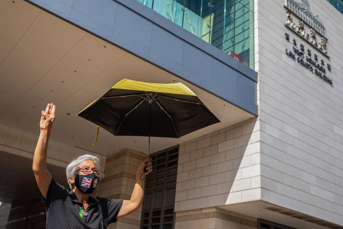 Archivo - Un gesto de protesta por las condenas de las vigilias de Tiananmen.