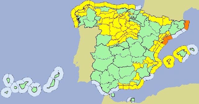 Mapa con los avisos activados por la Aemet para este martes 4 de enero de 2022 en Andalucía.