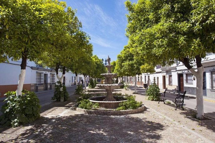 Archivo - Plaza en Puerto Serrano