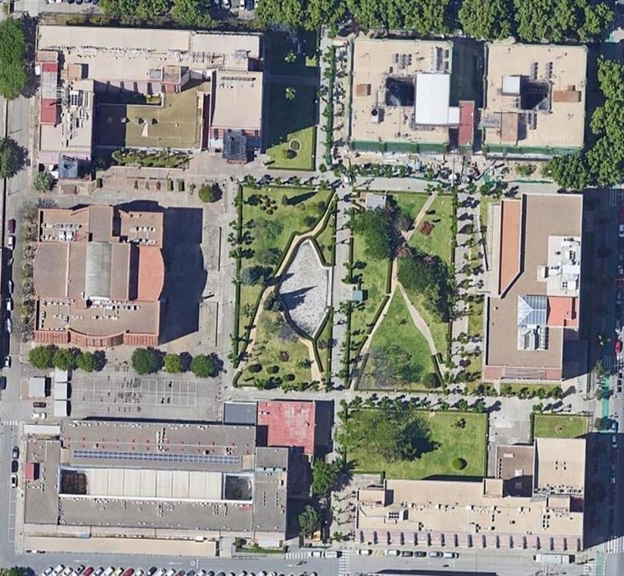 Imagen aérea de los jardines del campus universitario de Reina Mercedes.