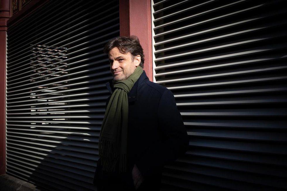 El presidente del grupo de Unidas Podemos en el Congreso, Jaume Asens, posa tras entrevista con Europa Press, a 29 de diciembre de 2021, en Barcelona, Catalunya, (España). Asens es miembro del Congreso de los Diputados desde 2019.