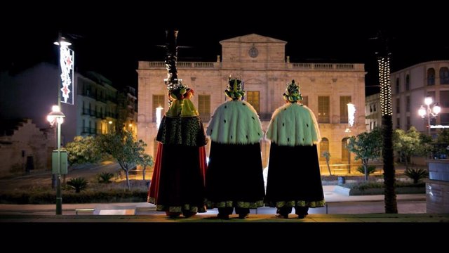 Los Reyes Magos frente al Ayuntamiento de Linares