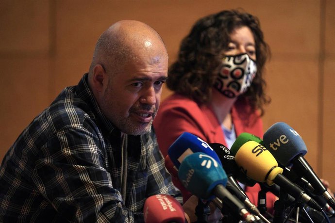 Archivo - La secretaria general de CCOO de Euskadi, Loli García, junto al secretario general de CCOO Euskadi, Unai Sordo