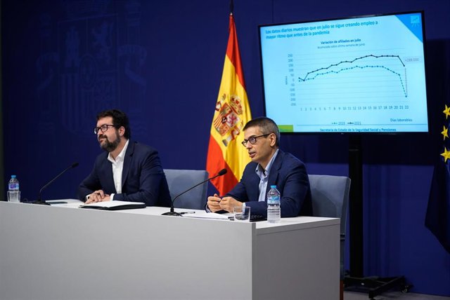 Archivo - El secretario de Estado de Empleo y Economía Social, Joaquín Pérez Rey, y el de Seguridad Social y Pensiones, Israel Arroyo, en una imagen de archivo.