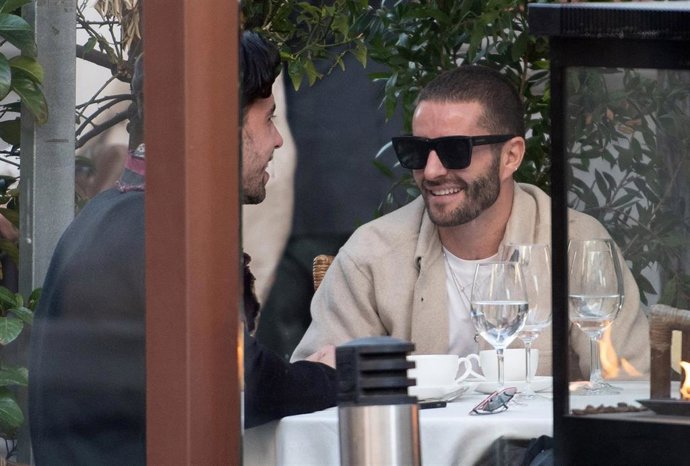 Pelayo Díaz, muy cómplice con un amigo