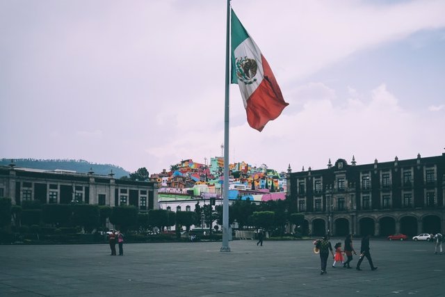 Archivo - Bandera de México.