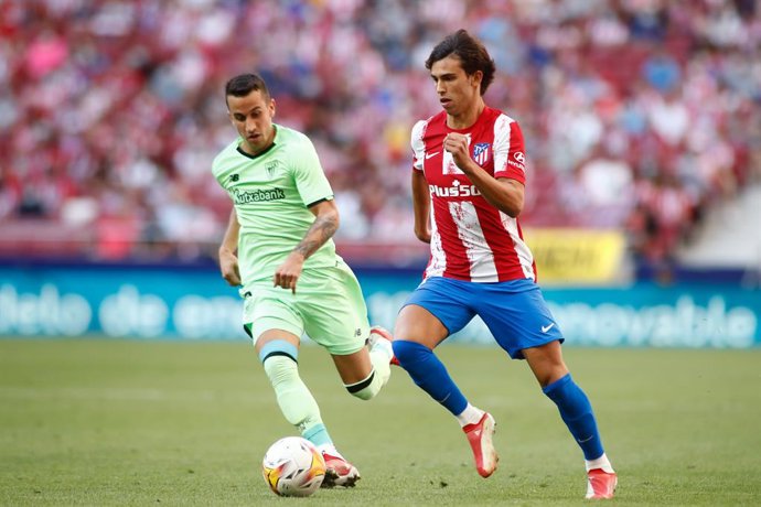 Archivo - -7-and Alex Berenguer of Athletic Club in action during the spanish league, La Liga Santander, football match played between Atletico de Madrid and Athletic Club at Wanda Metropolitano stadium on September 18, 2021, in Madrid, Spain.