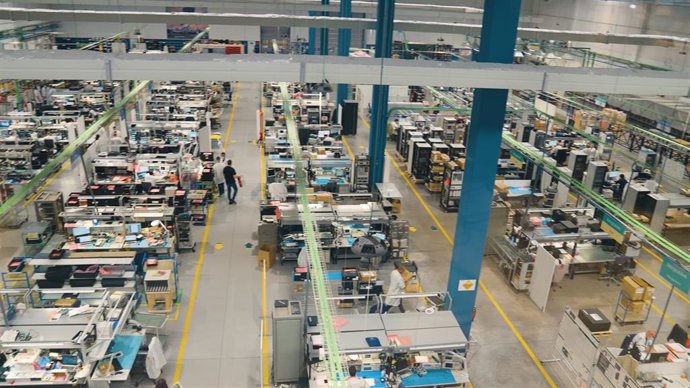 Archivo - Indra reduce un 15% el consumo energético y un 20% los residuos en sus principales fábricas en nueve meses