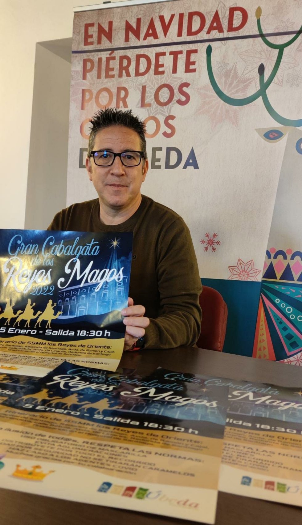 El cocnejal de Festejos, Jerónimo García, presentando la cabalgata