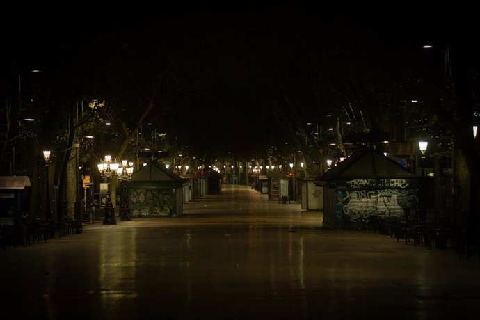 Archivo - Las Ramblas totalmente vacías.