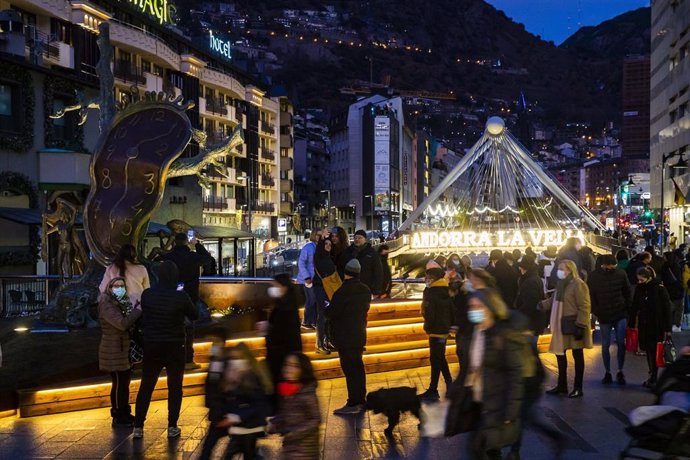 Turistas en el centro de Andorra la Vella este diciembre