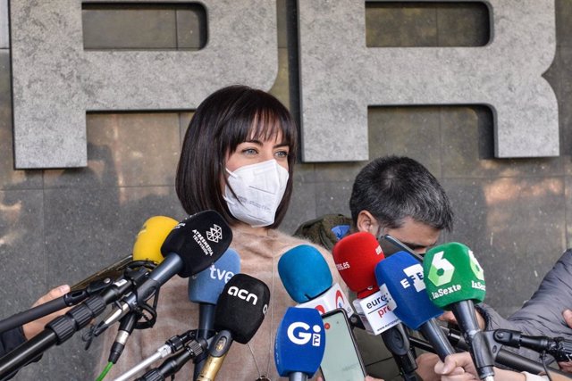 La ministra de Cincia i Innovació, Diana Morant, després de visitar l'empresa Hipra