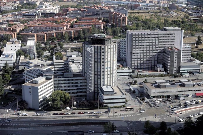 Archivo - Vista general del hospital La Paz desde el Espacio Caleido