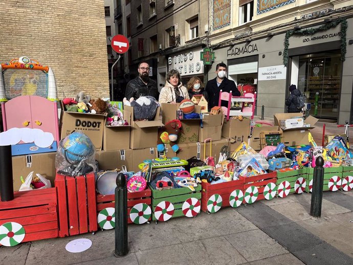 'El Tren De Las Ilusiones' Ha Recogido Más De 1.000 Juguetes Con La Participación De 40 Comercios De Zaragoza