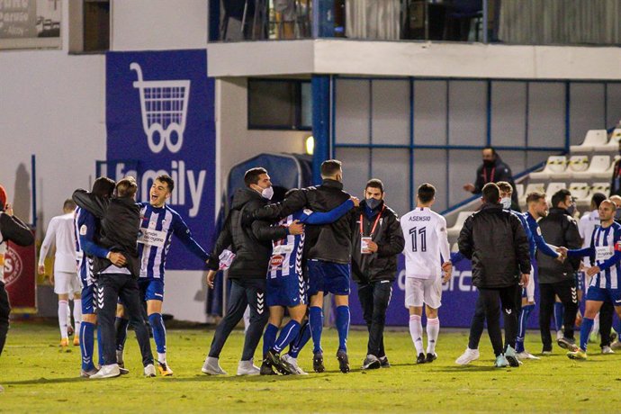 Archivo - Players of Alcoyano celebrate the victory after the spanish cup, Copa del Rey football match played between CD Alcoyano and Real Madrid at El Collao stadium on January 20, 2021 in Alcoy, Alicante, Spain.