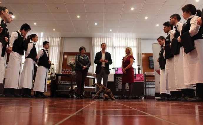 Archivo - Un momento de la presentación del programa Imagina una empresa diferente, que se ha realizado en la Escuela de Hostelería del centro de FP del IES La Flota