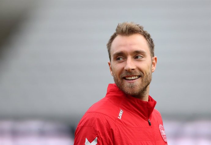 Archivo - FILED - 11 June 2021, Denmark, Aarhus: Denmark's Christian Eriksen practices during a training session of the Danish national team ahead of UEFA Euro 2020 match against Finland. Almost half a year after his dramatic collapse during the Europea