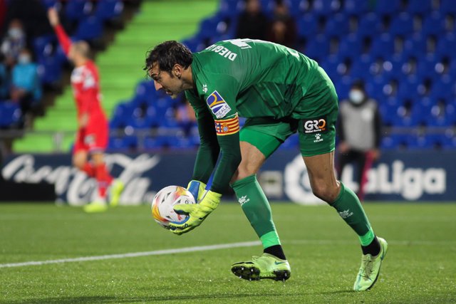 Diego Lopez, of Espanyol stop the ball during La Liga football match played between Getafe CF and RCD Espanyol at Coliseum Alfonso Perez on October 31th, 2021 in Getafe, Madrid, Spain.