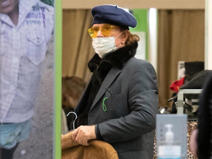 Edmundo Arrocet, en una tienda de segunda mano