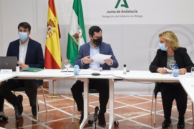 El presidente de la Junta de Andalucía, Juanma Moreno, preside la reunión del Comité de Expertos contra el coronavirus a 03 de enero de 2021 en Málaga (Andalucía)