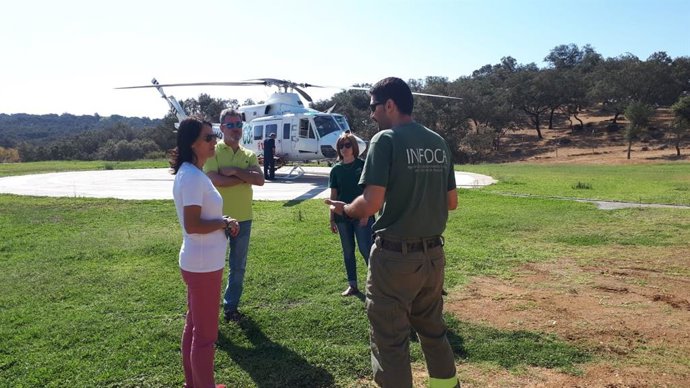 Archivo - La delegada territorial de Desarrollo Sostenible en Sevilla visita el Centro de Defensa Forestal de El Pedroso