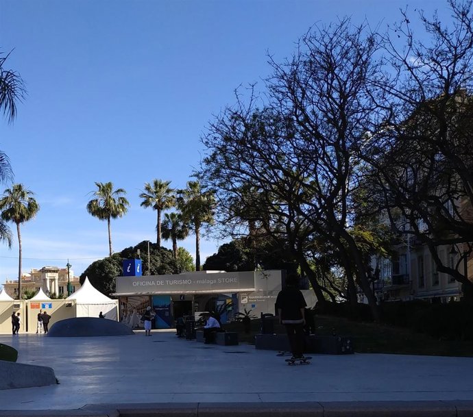 Archivo - Oficina de Turismo, plaza de la Marina, turistas, turismo, información, Málaga