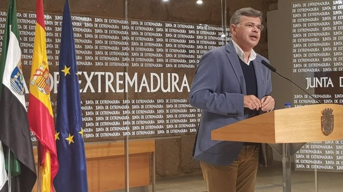 El portavoz de la Junta de Extremadura, Juan Antonio González, en rueda de prensa tras el Consejo de Gobierno autonómico extraordinario