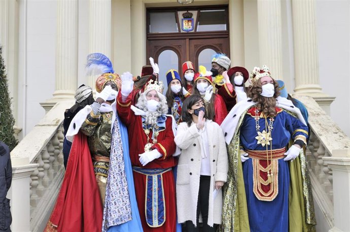 Los Reyes Magos junto a Concha Andreu