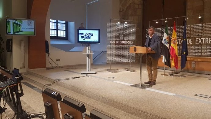 El portavoz de la Junta de Extremadura, Juan Antonio González, en rueda de prensa
