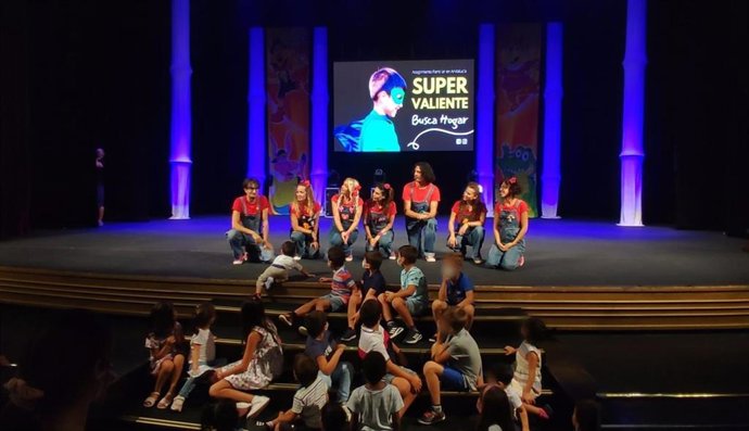 El grupo Cantajuegos se suma a la campaña de acogimiento familiar impulsada por la Consejería de Igualdad.