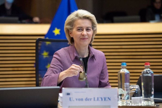 La presidenta de la Comisión Europea, Ursula von der Leyen, da inicio a la reunión semanal de al Comisión Europea.